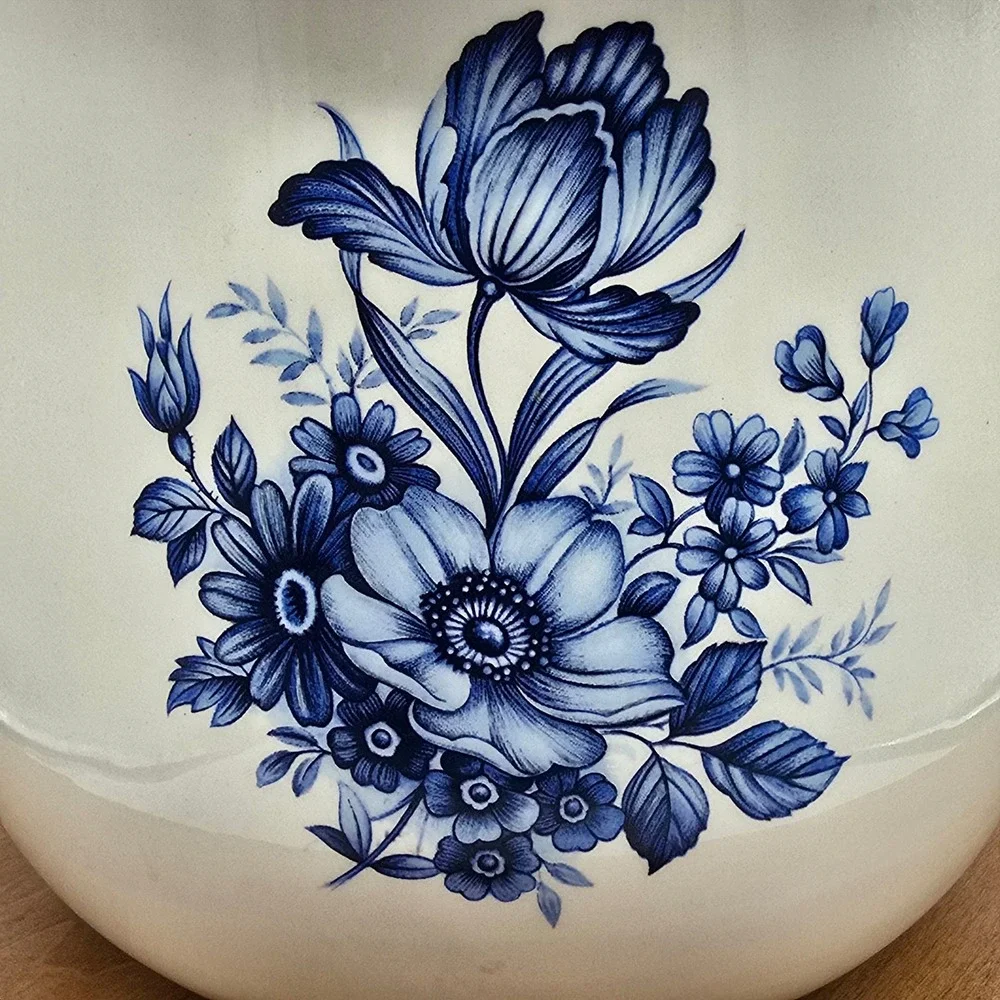 Vintage Pot with Lid Blue Onion Floral Design Cream Color Two Handles‎